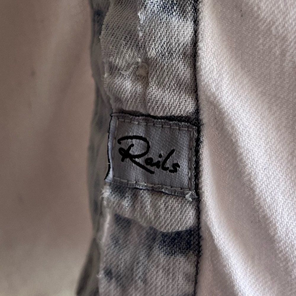 Rails Women Ingrid Shirt Light Wash Denim Blue Size XS  Button Up Frayed Hem - Picture 4 of 7